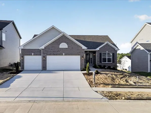 421 Farmhouse Dr, Wentzville, MO 63385