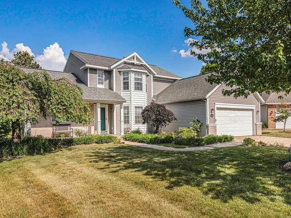 5490 E Heathwood Dr SE, Kentwood, MI 49512
