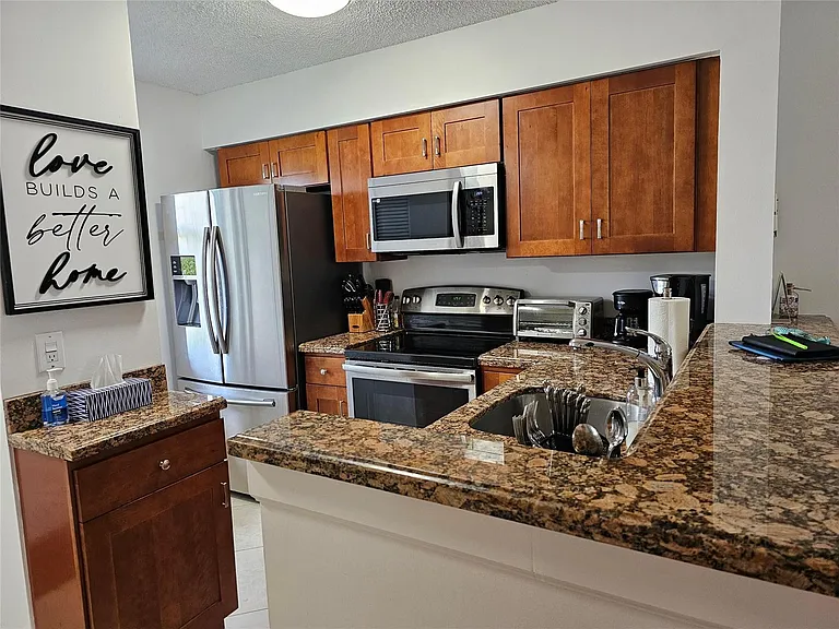 2222 N Cypress Bnd #309 — Photo 4