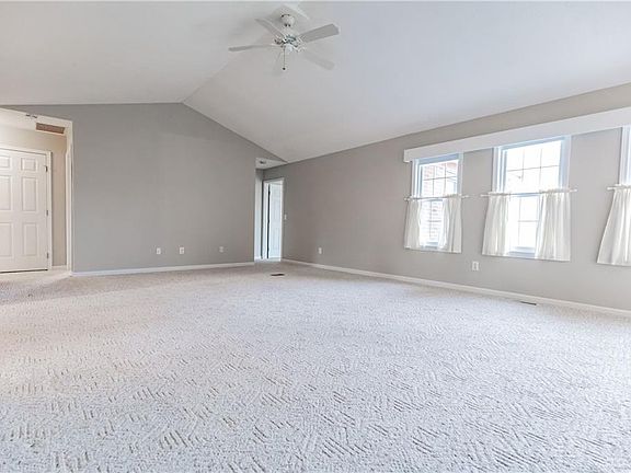 3rd image of 128 Irongate Dr