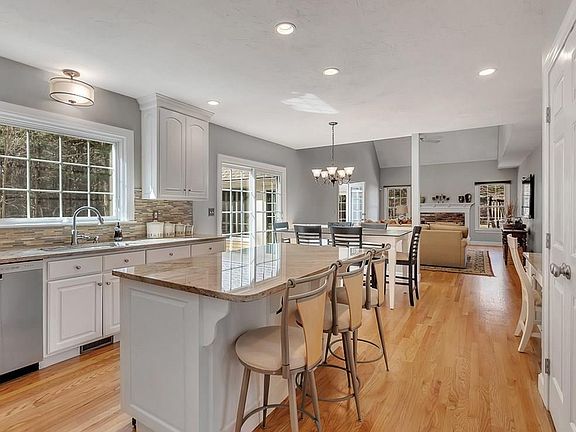 3rd image of 16 Buehler Rd