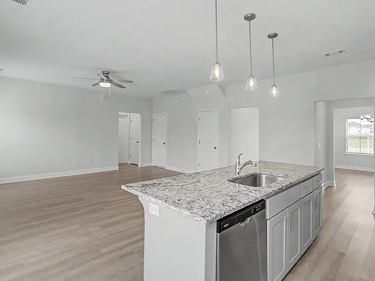173 McClelland Loop NE — Photo 7