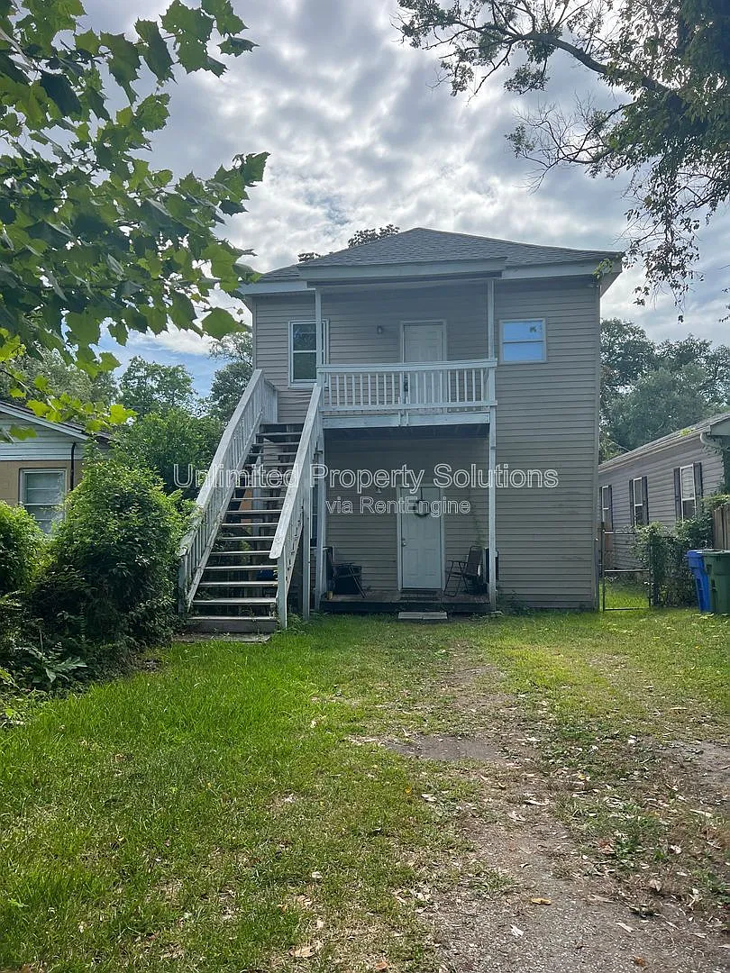 3 bed, 1.0 bath, $1,295 — Photo 2