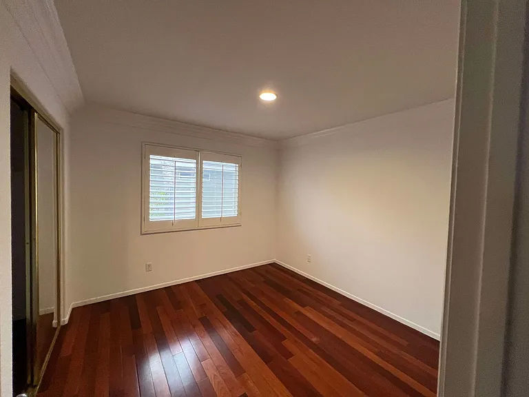 148 E Hazeltine St — Photo 17