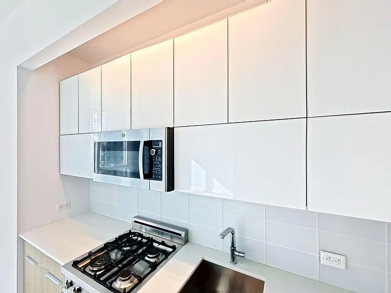 242 W 53rd St #27B — Photo 5