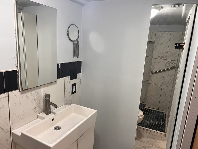 1713 W 18th Pl — Photo 7