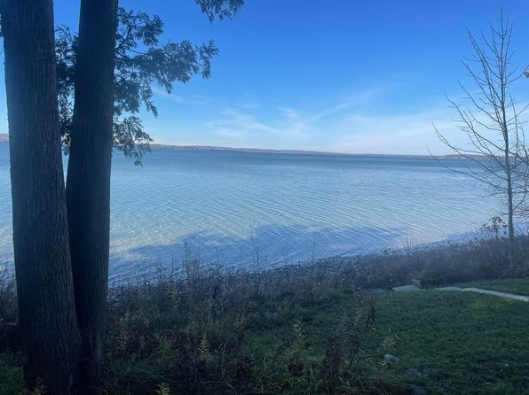 2048 McMillan Rd, Indian River, MI 49749