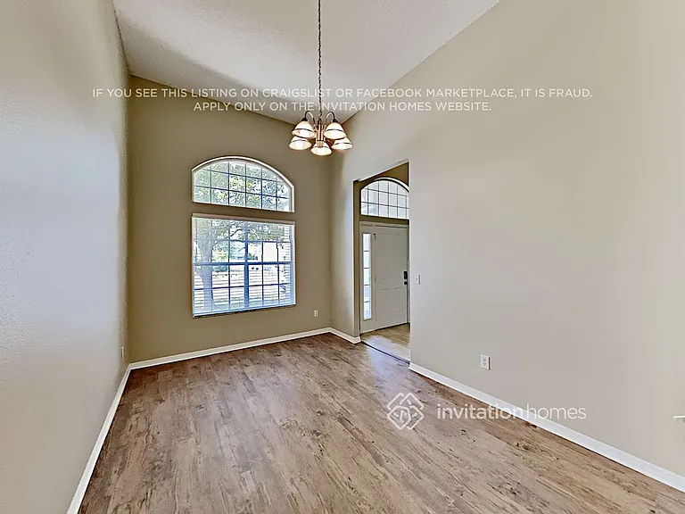 927 Silverton Loop — Photo 3