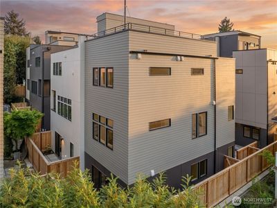 1413 B N 48th Street, Seattle, WA, 98103