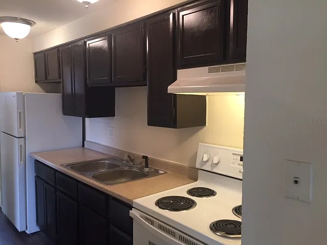 2 bed, $1,300 — Photo 4