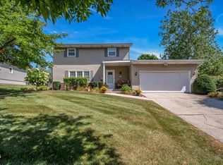 9543 McKinley St, Crown Point, IN 46307