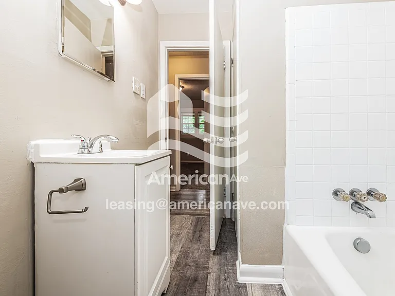 643425_009_main_bathroom_10.jpg