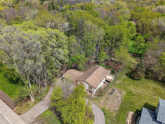 2nd image of 4935 Woodland Rd