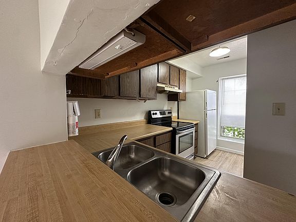 3rd image of 1243 Green Valley Dr