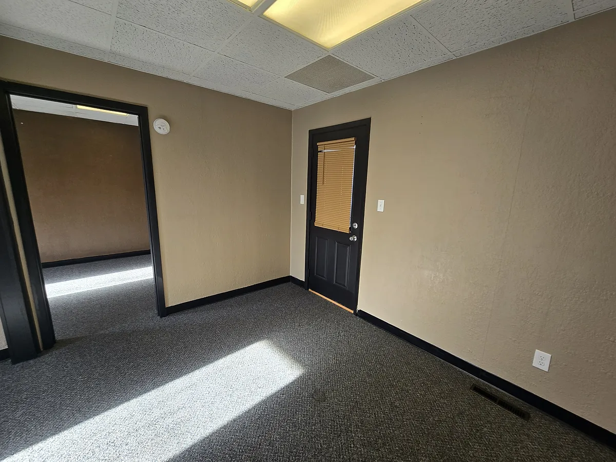 Building Photo - 2307 Falls Ave #2