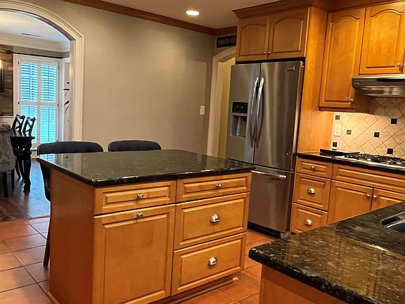 3rd image of 154 Dogwood Ln