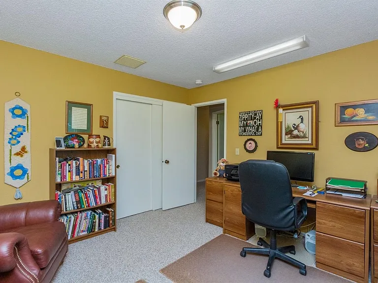 10521 N Minnewawa Ave — Photo 16
