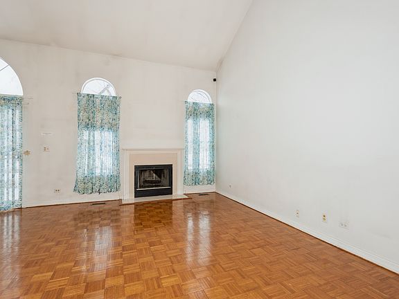 2nd image of 1055 Rockport Dr