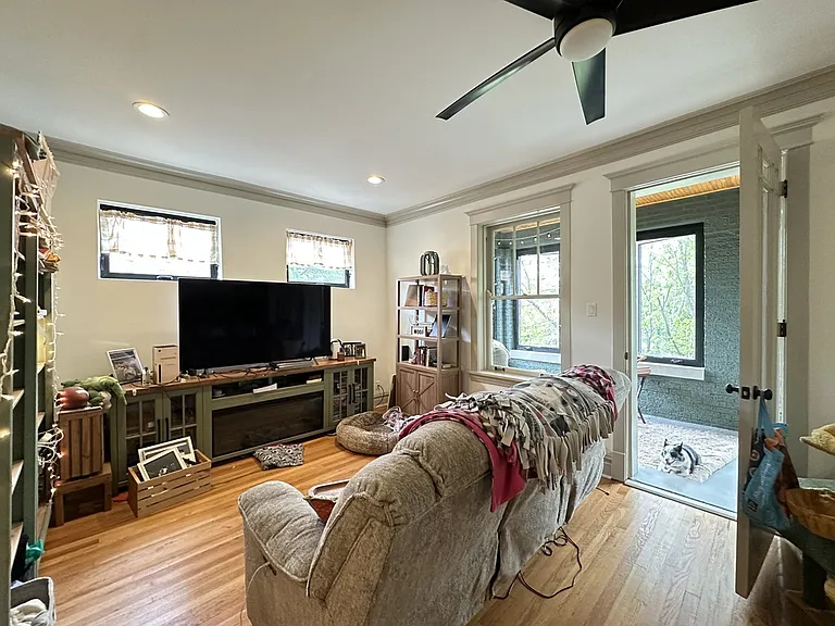 1933 N Fairfield Ave #1W — Photo 12