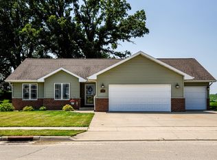 6364 Pawnee Ln, Dubuque, IA 52002