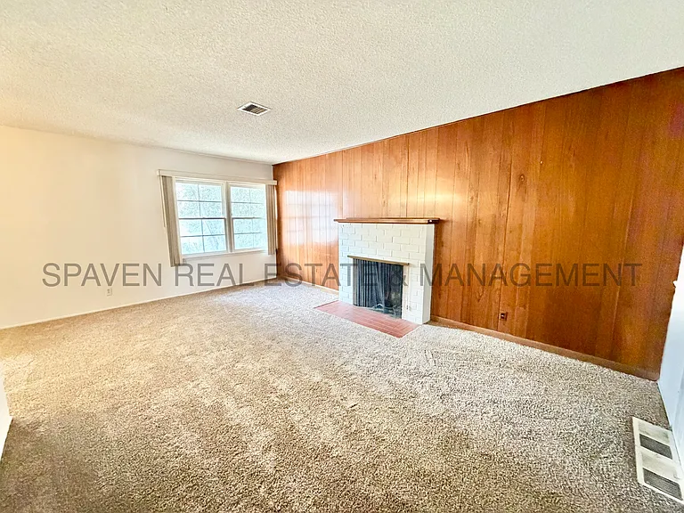 4750 El Molino Ave — Photo 2