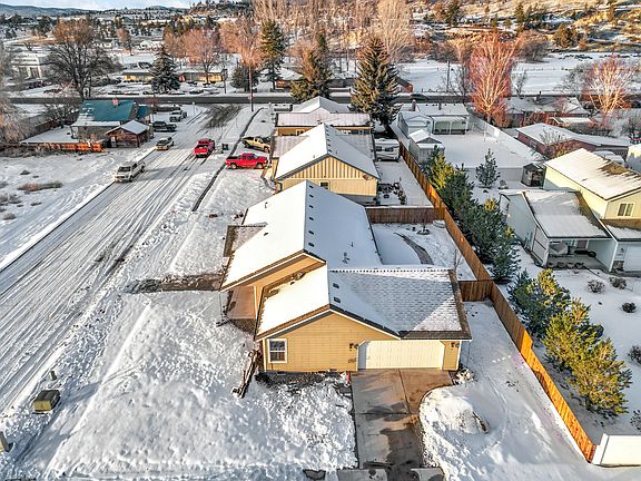 3rd image of 104 NE Buena Villa Dr