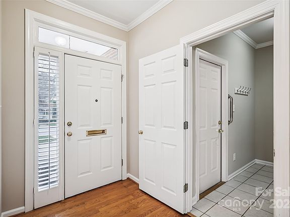 2nd image of 5518 Dunedin Ln