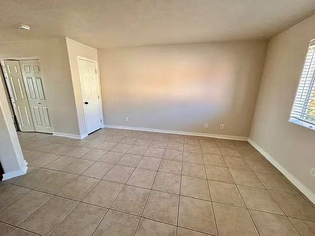 617 W Evans Ridge Cir #4 — Photo 3