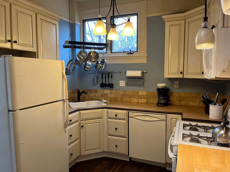 147 E Chestnut St #1 — Photo 7