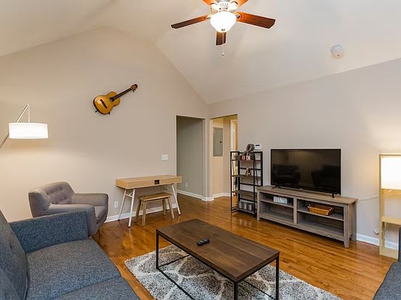 3rd image of 1809 Underwood St