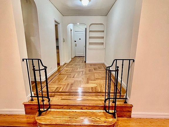 4th image of 729 W 186th St #3F
