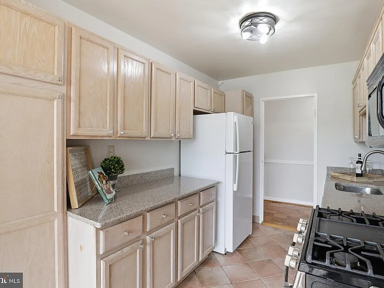 6641 Wakefield Dr #703 — Photo 15