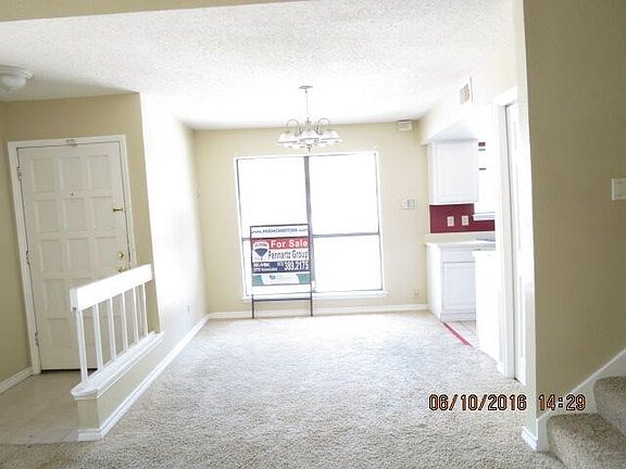 5th image of 2106 Park Willow Ln APT B