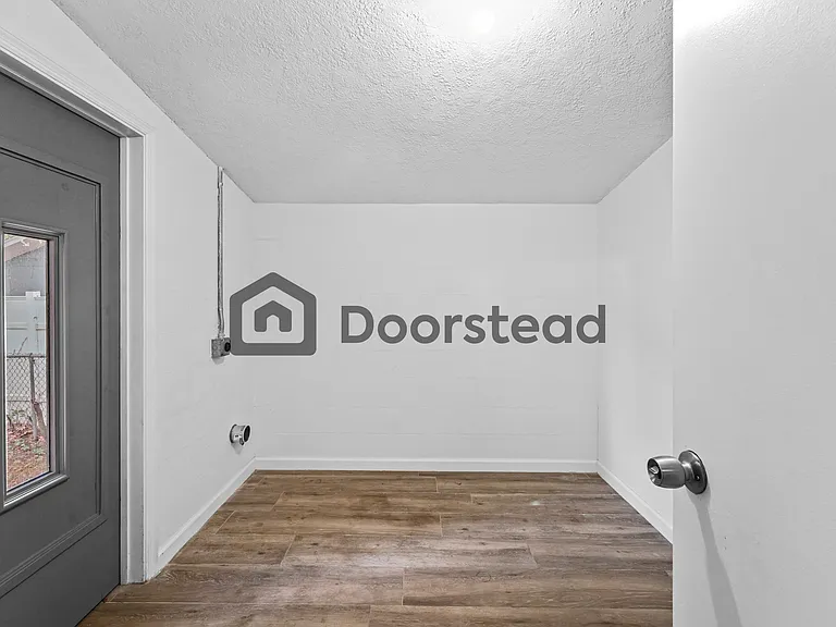 1204 E Esther St — Photo 19
