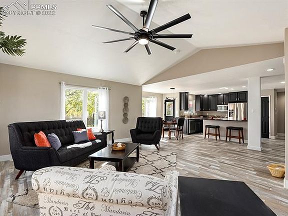 4th image of 8 Wentworth Pl