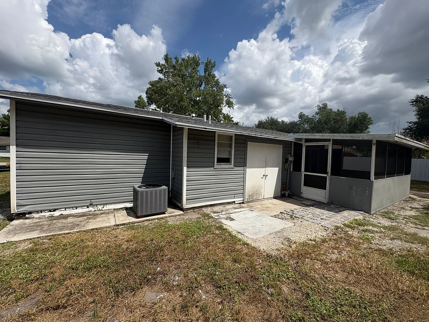 Renovated SFH 3 Bedroom Home Available Now — Photo 3