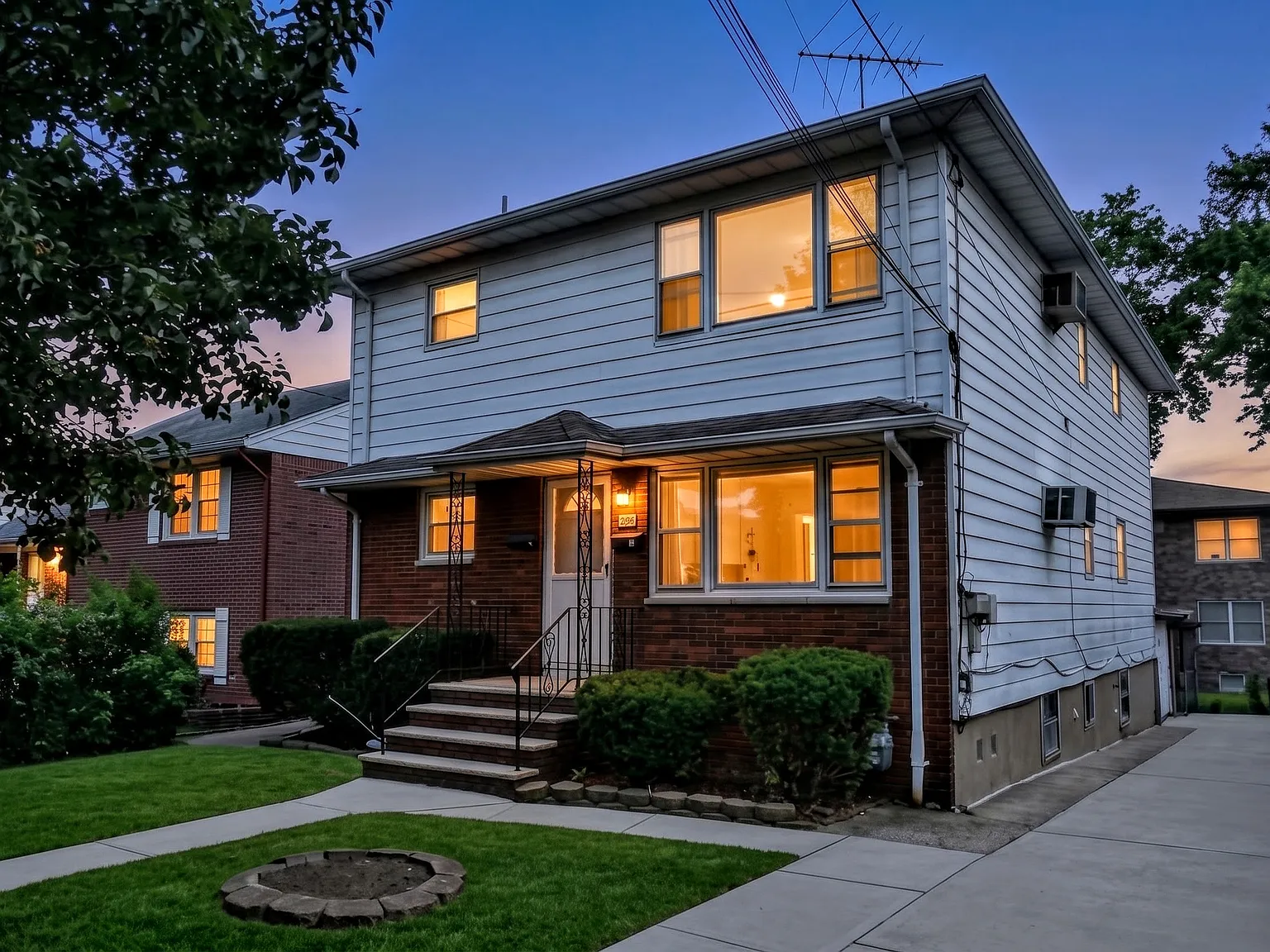 3 bed, 2.0 bath, $2,350 — Photo 2