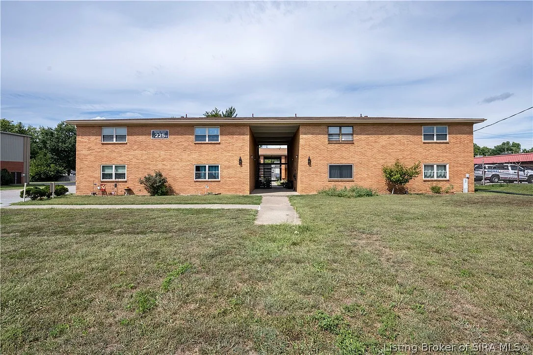 225 Ettels Ln — Photo 1