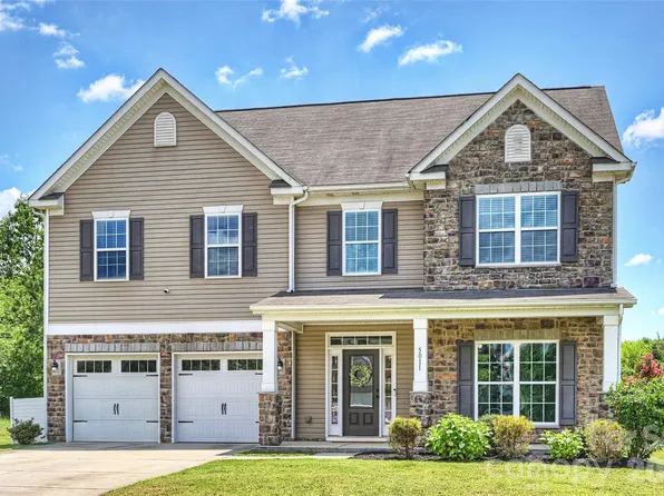 5011 Riverdale Dr, Charlotte, NC 28273