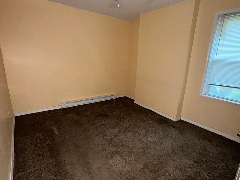 4 Creek Ave #2 — Photo 4