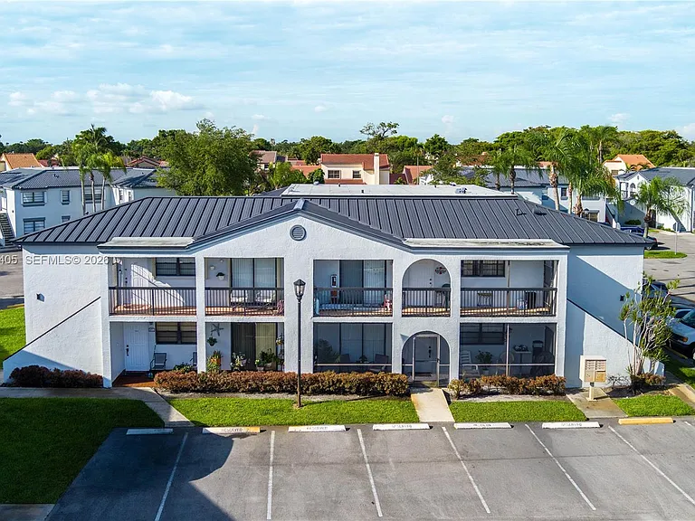 18226 Mediterranean Blvd #5-16 — Photo 32