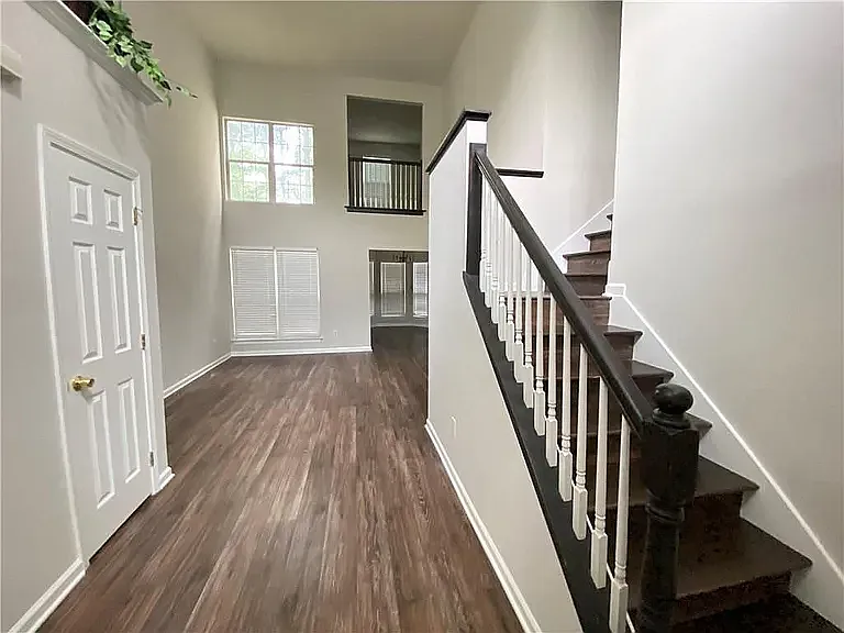 3 bed, 2.5 bath, 1891 sqft, $2,290 — Photo 3