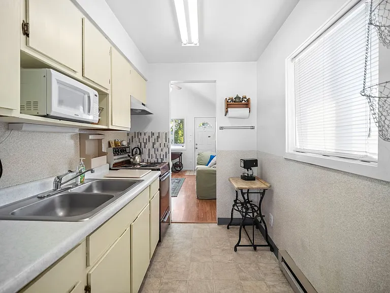 3821 E 32nd Ave — Photo 3