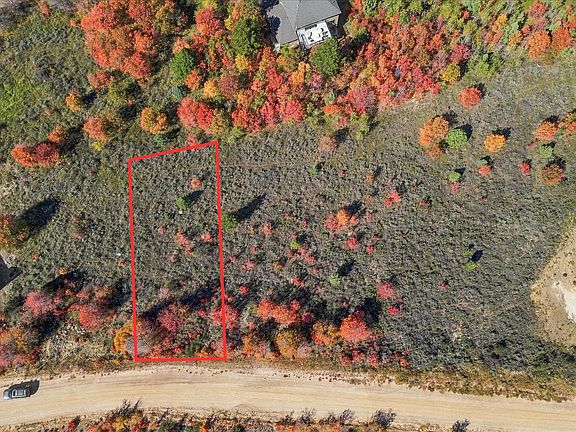 3rd image of 1117 N Broad Hollow Rd