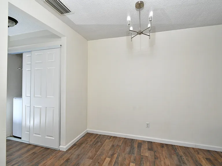 9 Hamlin Ct — Photo 5