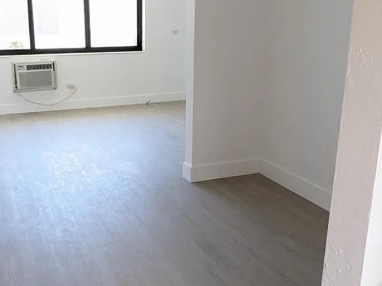 811 81st St #3 — Photo 9