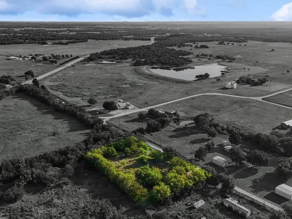 200 D Morris Rd, Bowie, TX 76230