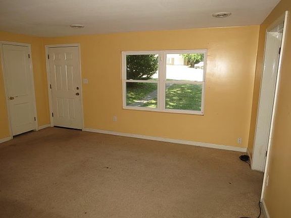 5th image of 4915 Edgehill Dr