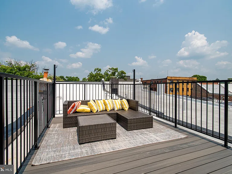 520 Irving St NW — Photo 5