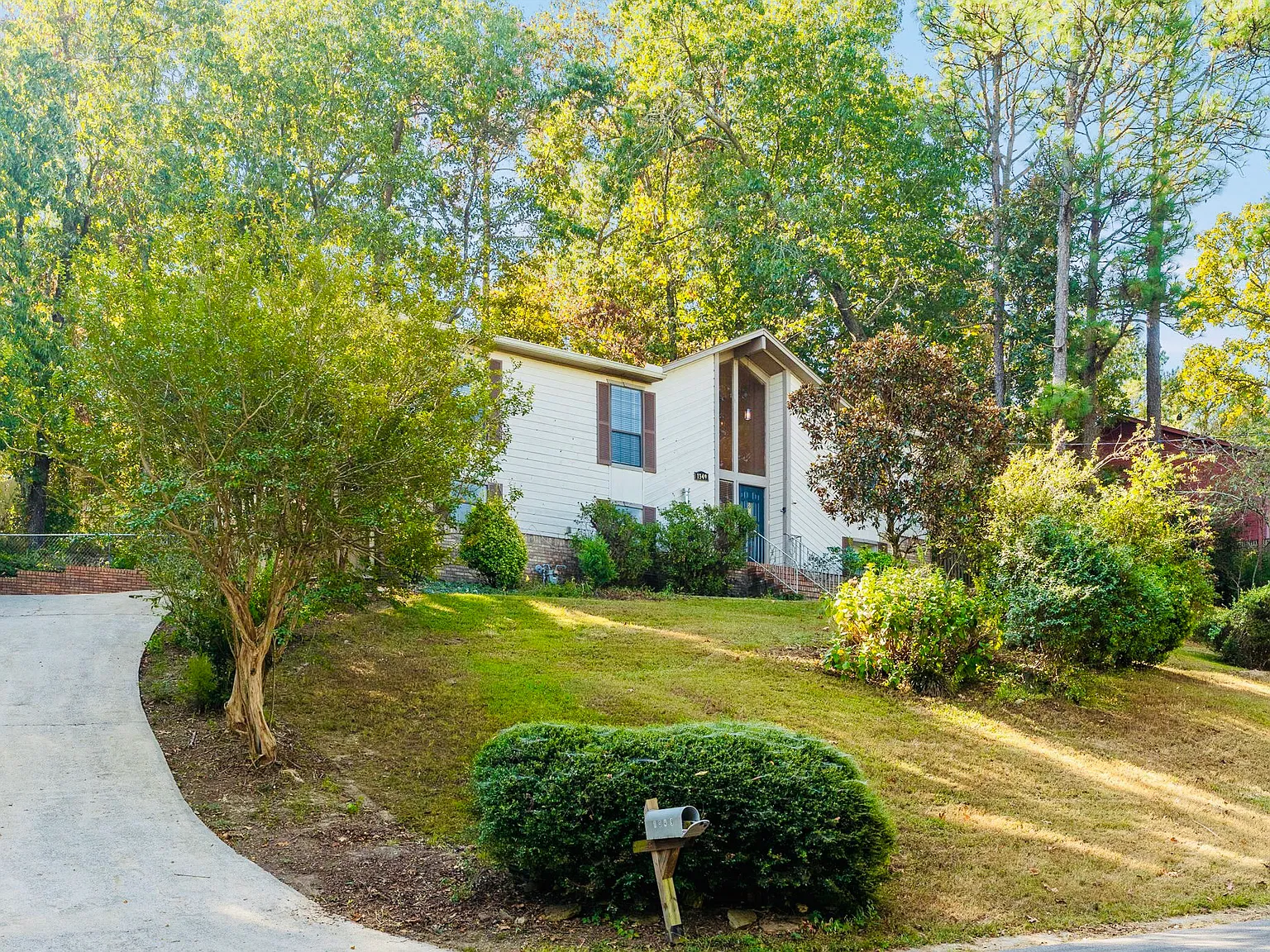 5 bed, 2550 sqft, $2,499 — Photo 2